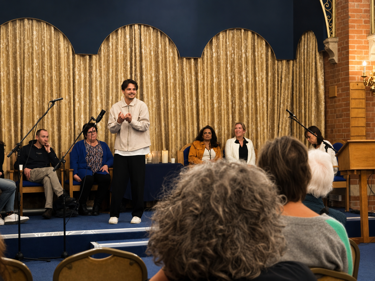 Lucas Ilcken giving a public mediumship demonstration